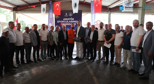 KARTAL BELEDİYESİ VE İBB’DEN AMATÖR KULÜPLERE SPOR MALZEMESİ DESTEĞİ