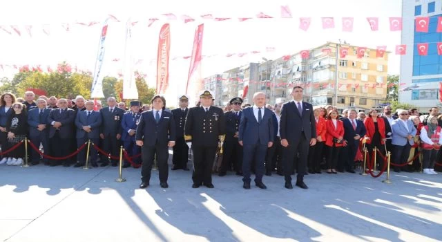 Kartal’da Cumhuriyet Bayramı Dolayısıyla Çelenk Töreni Gerçekleştirildi