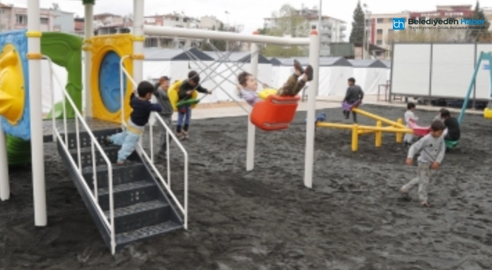 Hatay'da Kardeşli̇k Mahallesi̇ne Çocuk Parki Yapildi