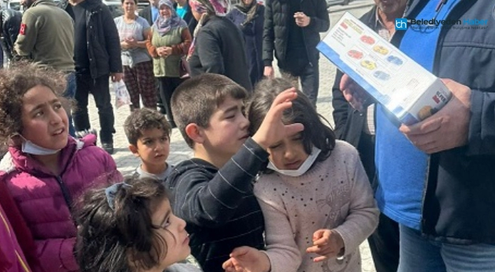 ÜMRANİYE BELEDİYESİ DEPREMZEDE ÇOCUKLARIN YÜZÜNÜ GÜLDÜRDÜ