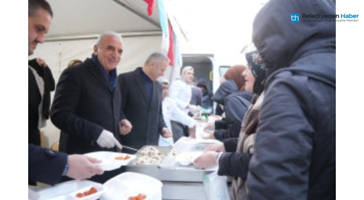 Ümraniye Belediyesi’nden 2 Noktada İftar Yemeği Dağıtımı