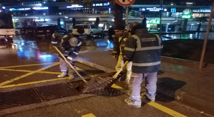 Kartal Belediye Ekipleri Tedbiri Elden Bırakmıyor