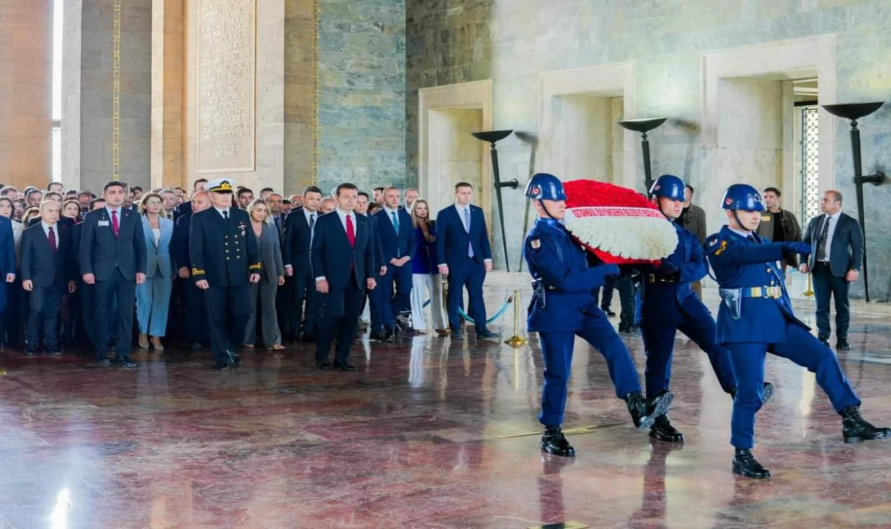 Başkan Alper Yeğin, CHP'li Belediye Başkanlarıyla birlikte Anıtkabir'i ziyaret etti