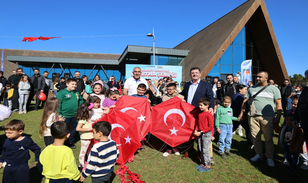 Binlerce uçurtma Çekmeköy semalarında süzüldü