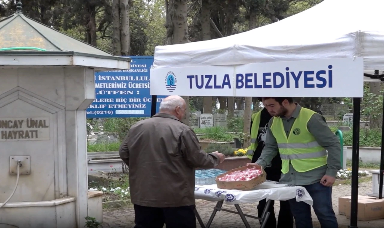 Ramazan Bayramı’nda Tuzla’daki Mezarlıklar da Unutulmadı