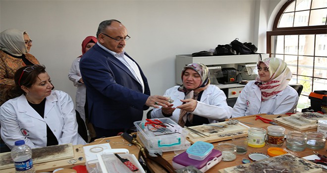 Ümraniye Belediyesi Meslek Edindirme Kursları Yoğun İlgiyle Başladı