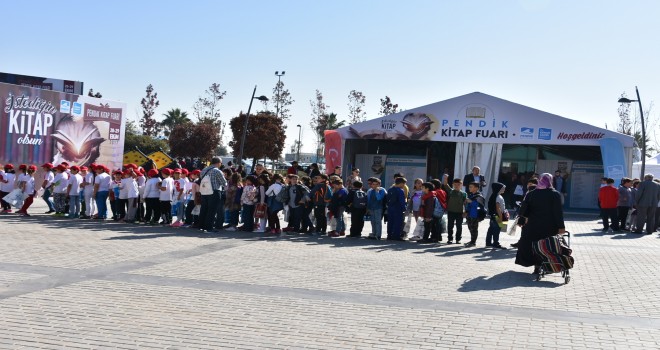 Kitap Fuarı, Çocuklarla Dolup Taşıyor