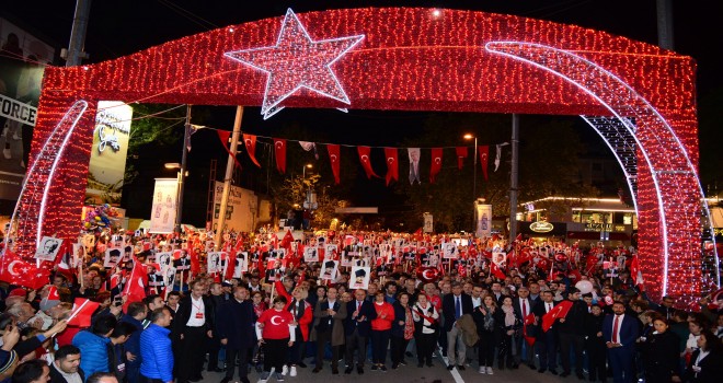 Kadıköy'de Yüz Binler Cumhuriyet İçin Yürüdü