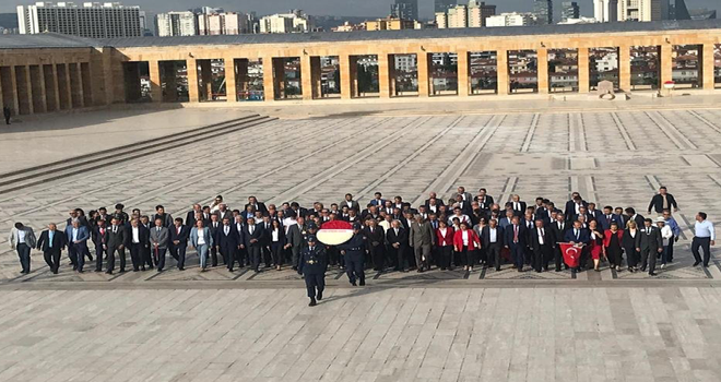 Ekrem İmamoğlu'ndan Anıtkabir ziyareti