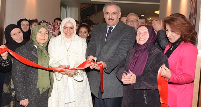 Tuzla Belediyesi Yaşlılar Merkezi, El Emeği Sergisi’nde Hayır İçin Üretti