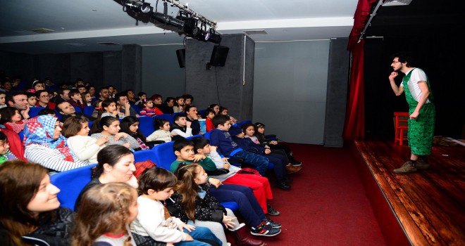 Beylikdüzü Belediye Tiyatrosu Ve Sineması Perdelerini Açtı