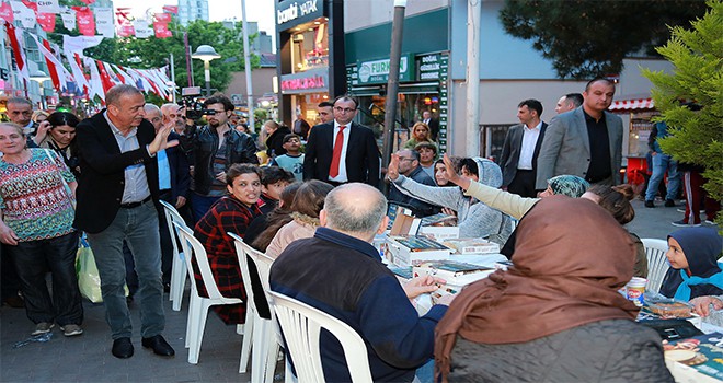 Hep Birlikte Oruçlarını Açtılar