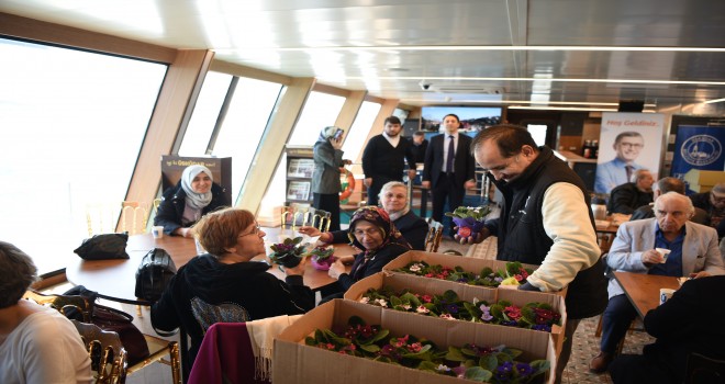 ÜSKÜDAR VALİDE SULTAN GEMİSİ’NDE YAŞLILAR HAFTASI KUTLANDI