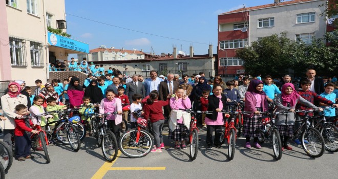 Eyüplü 25 öğrencinin bisiklet hayali gerçek oldu