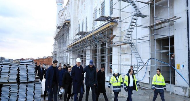 BAŞKAN UYSAL ÇAMLICA CAMİİ İNŞAATTINDA İNCELEMELERDE BULUNDU