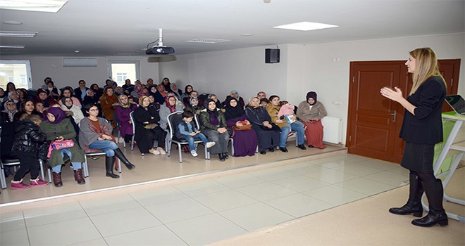 Tuzla Belediyesi, Aile İçi Etkili İletişim Yolları Semineri Düzenledi