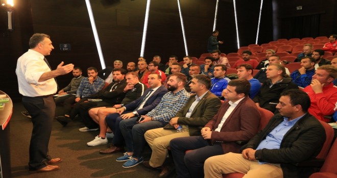 İBB FUTBOL AKADEMİ KAMPI'NIN YETENEK AVCILARI BİR ARAYA GELDİ