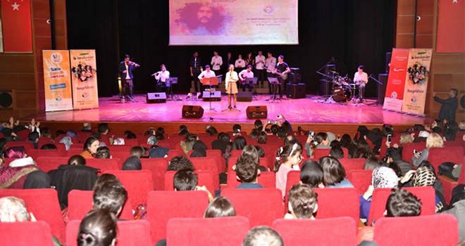 Tuzla Belediyesi Gençlik Merkezi, “İz Bırakanlar”da Nostalji Yaşattı