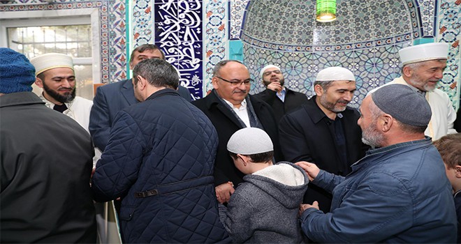 Başkan Hasan Can, Sabah Namazı Buluşmalarında Ömer Faruk Darende Camii Cemaatiyle Bir Araya Geldi