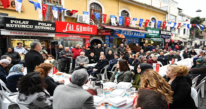 Başkan Türkmen Üsküdar Kapalı Çarşı Ve Merkez Çarşı Esnafıyla Kahvaltıda Buluştu