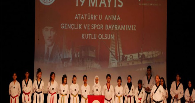 19 Mayıs Atatürk'ü Anma, Gençlik ve Spor Bayramı Törenlerle Kutlandı