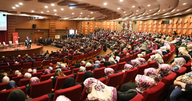 Tuzla’da Mevlid-i Nebi Programında “Peygamber Efendimizin Örnek Kişiliği” Paneli Düzenlendi