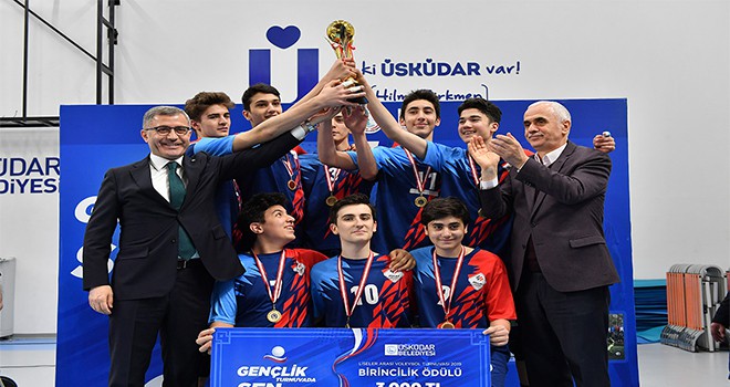 Liselerarası Voleybol Turnuvasında Şampiyon Özel Çengelköy Final Lisesi Oldu