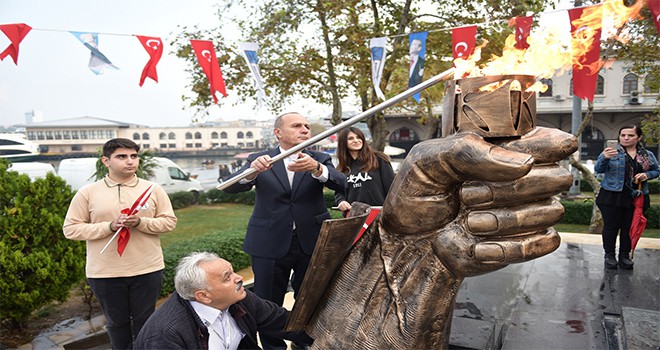 Kadıköy’de 29 Ekim Meşalesi Yakıldı