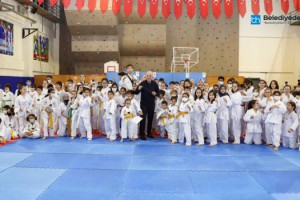 BAŞKAN YILDIRIM TAEKWONDO SPORCULARININ KUŞAK BAĞLAMA TÖRENİNE KATILDI