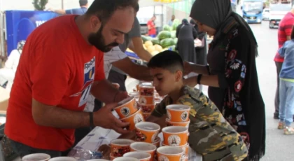 Kartal’da Aşure Lokmaları Paylaşıldı