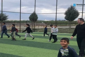 Başkan Yıldız Hafta Sonunu Depremzede Çocuklarla Oyunlar Oynayarak Geçirdi