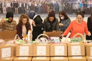 Gaziosmanpaşa Belediyesi Depremzede Kadınlara 8 Mart Dünya Kadınlar Günü'nde Hijyen Seti Ulaştırdı