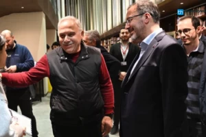 Bakan Kasapoğlu Sahur Öncesi Fatih Merkez Kütüphanesi'nde Ziyaret Etti