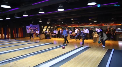 Kartal Belediyesi Bowling Turnuvası’nda Şampiyonlar Kupalarını Başkan Yüksel’in Elinden Aldı