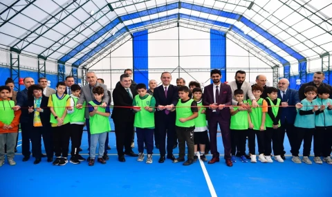 Sancaktepe Aziz Bayraktar İmam Hatip Lisesi halı saha ve kapalı spor salonu hizmete açıldı